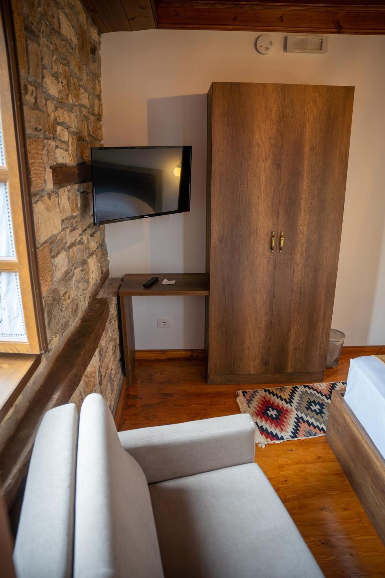 Hotel Kapllani Berat Szoba fotó