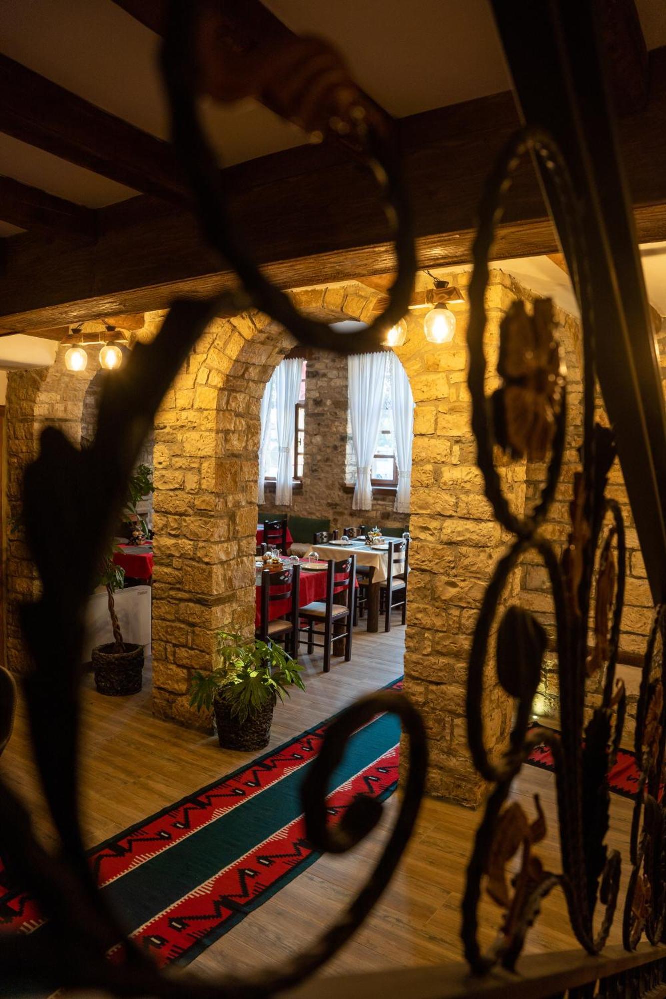 Hotel Kapllani Berat Kültér fotó