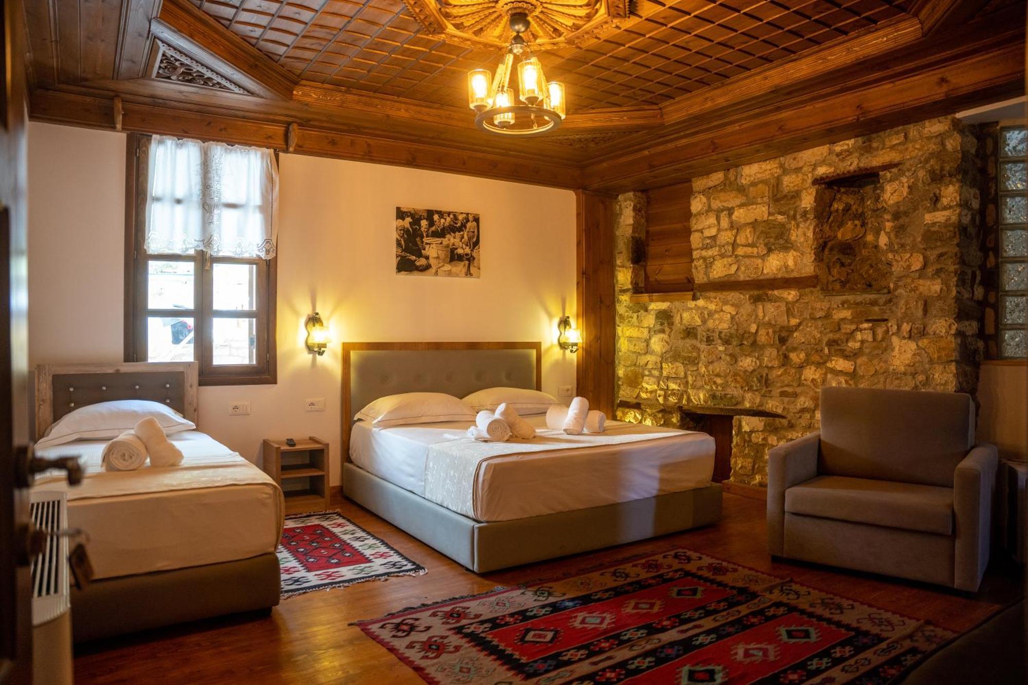 Hotel Kapllani Berat Kültér fotó