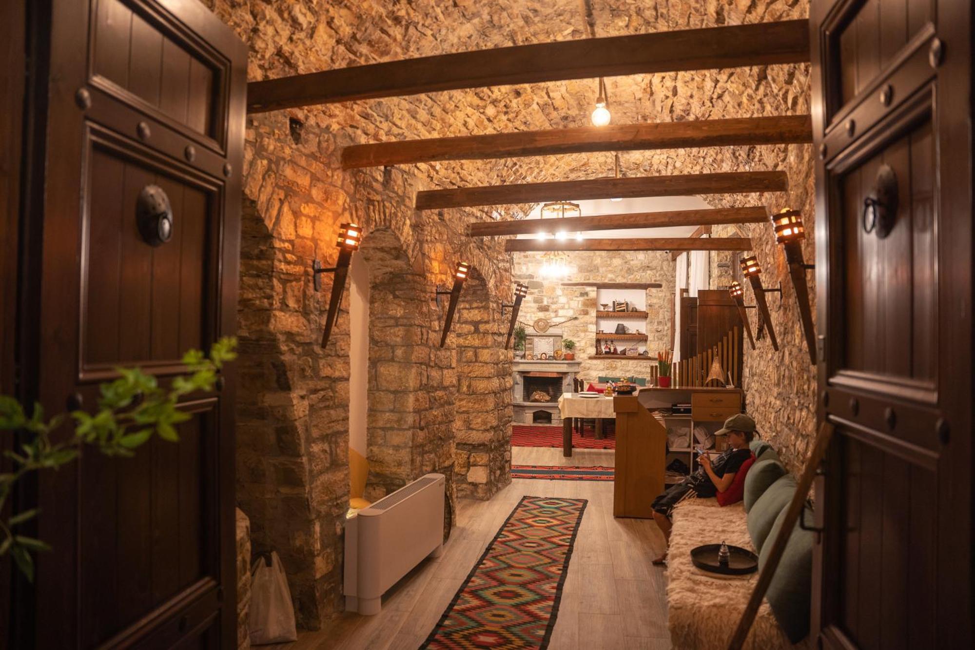 Hotel Kapllani Berat Kültér fotó