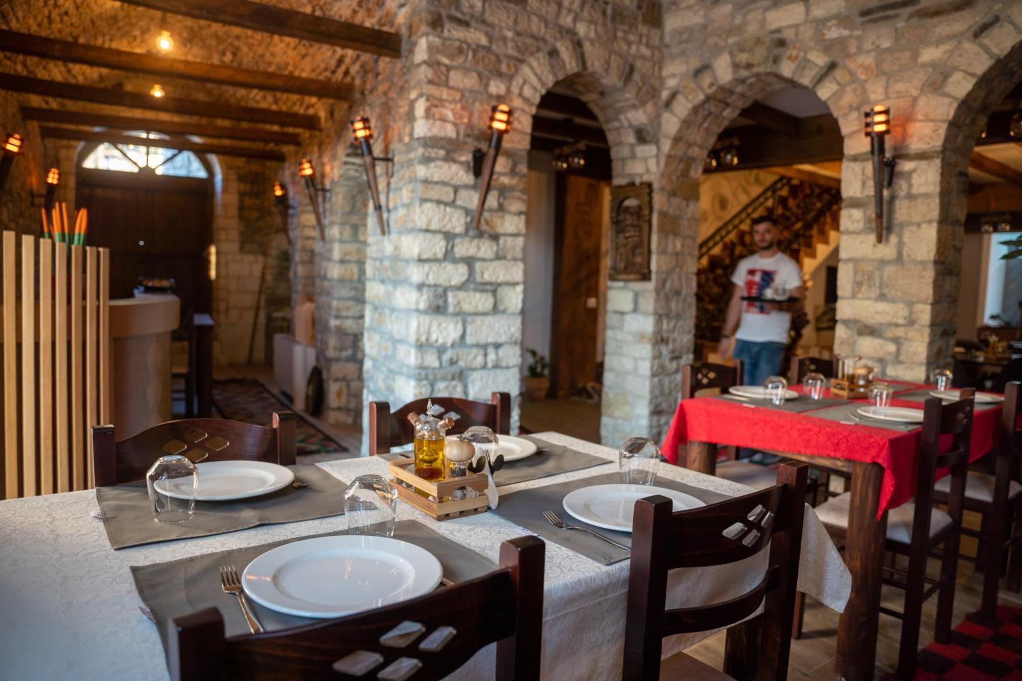 Hotel Kapllani Berat Kültér fotó