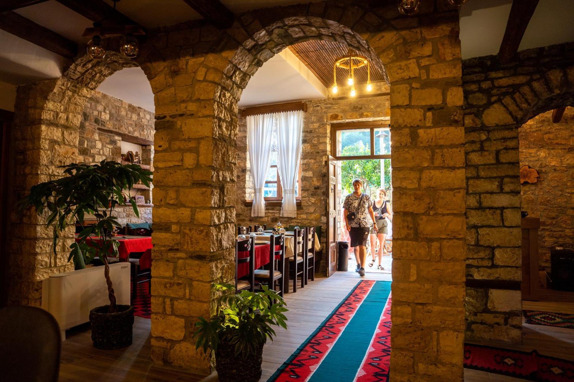Hotel Kapllani Berat Kültér fotó