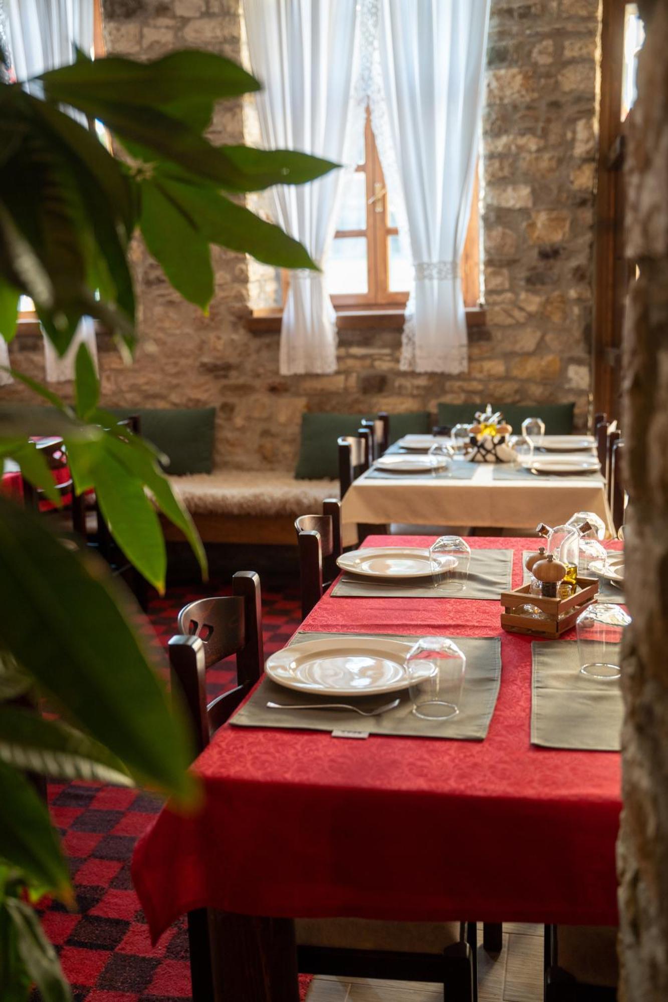 Hotel Kapllani Berat Kültér fotó