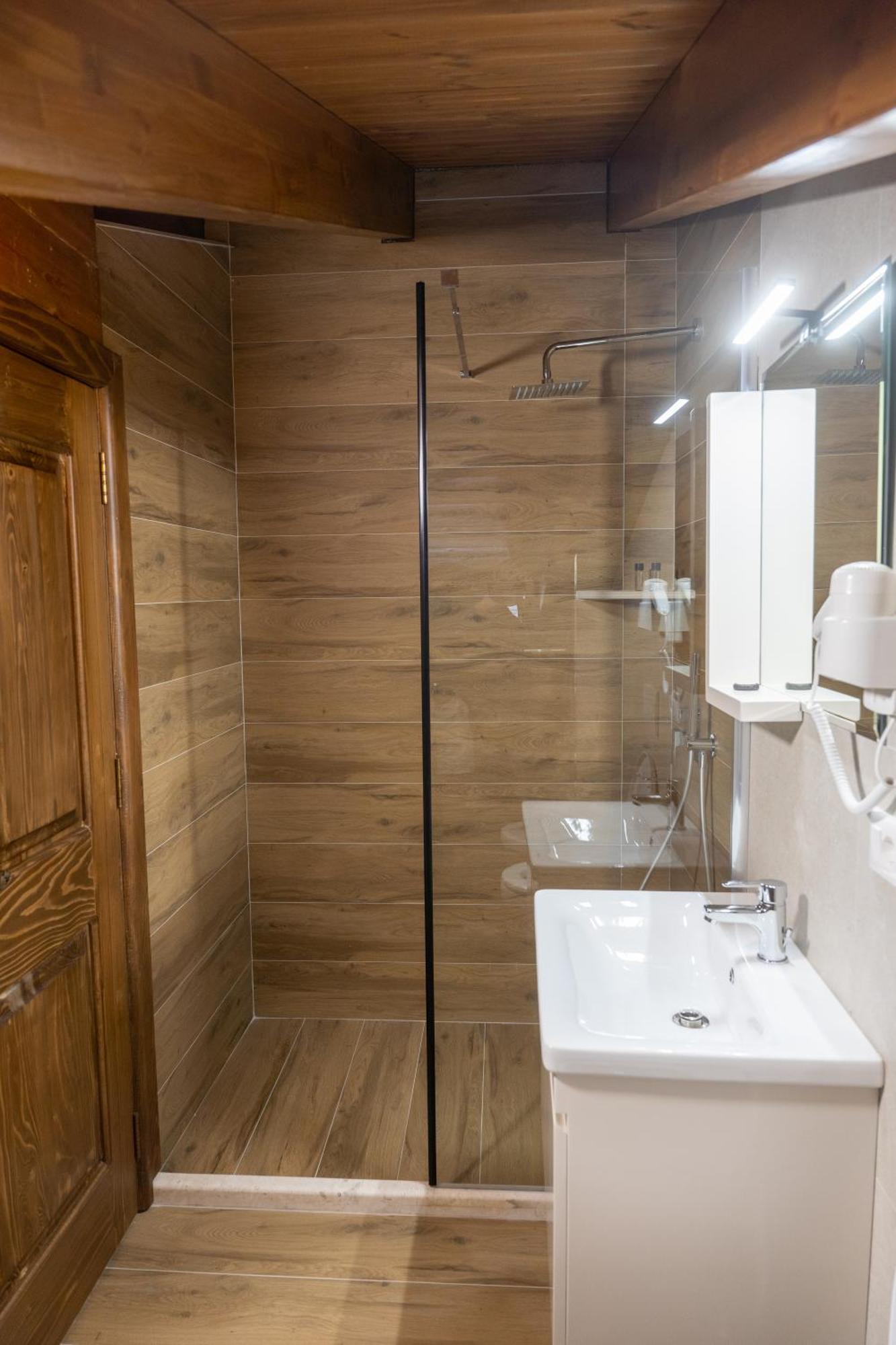 Hotel Kapllani Berat Szoba fotó