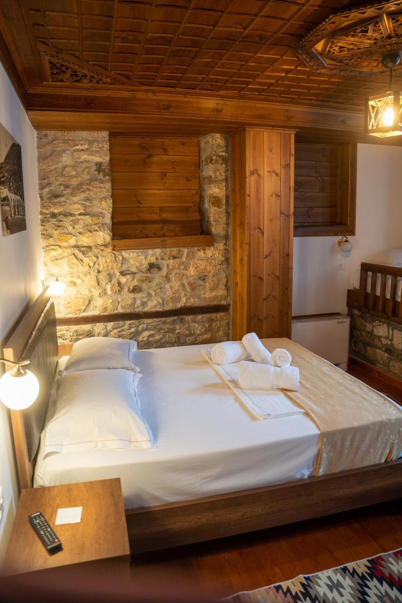 Hotel Kapllani Berat Szoba fotó
