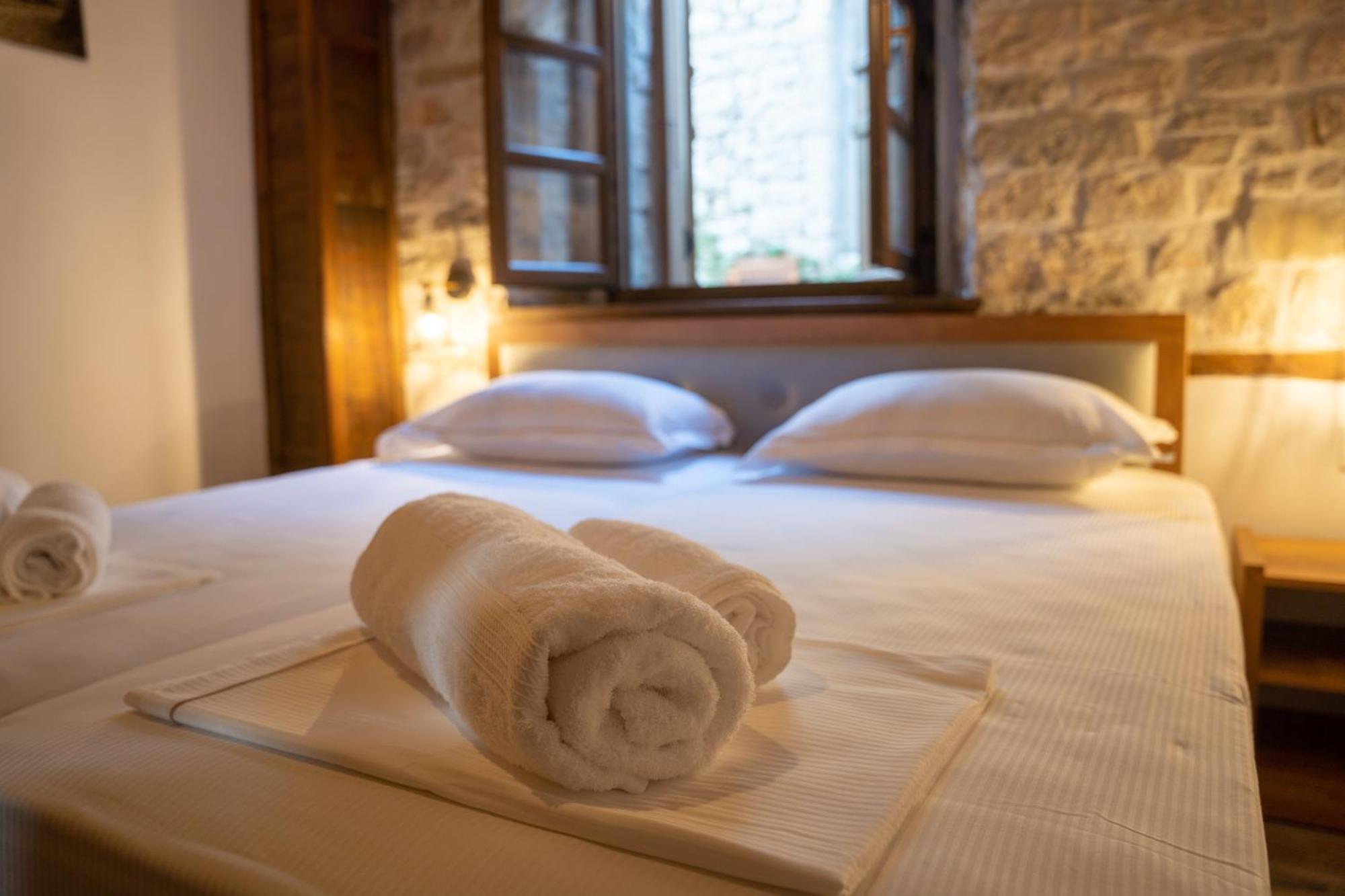 Hotel Kapllani Berat Szoba fotó