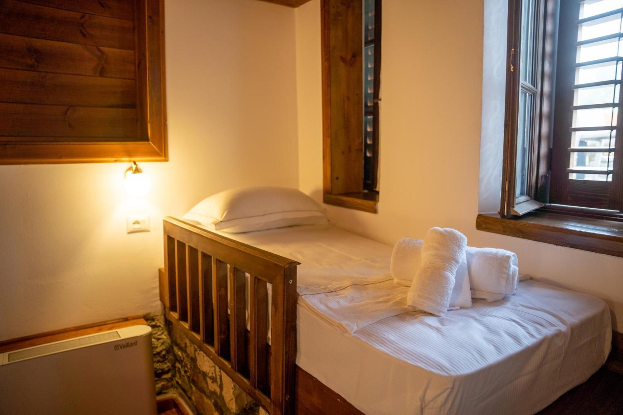 Hotel Kapllani Berat Szoba fotó