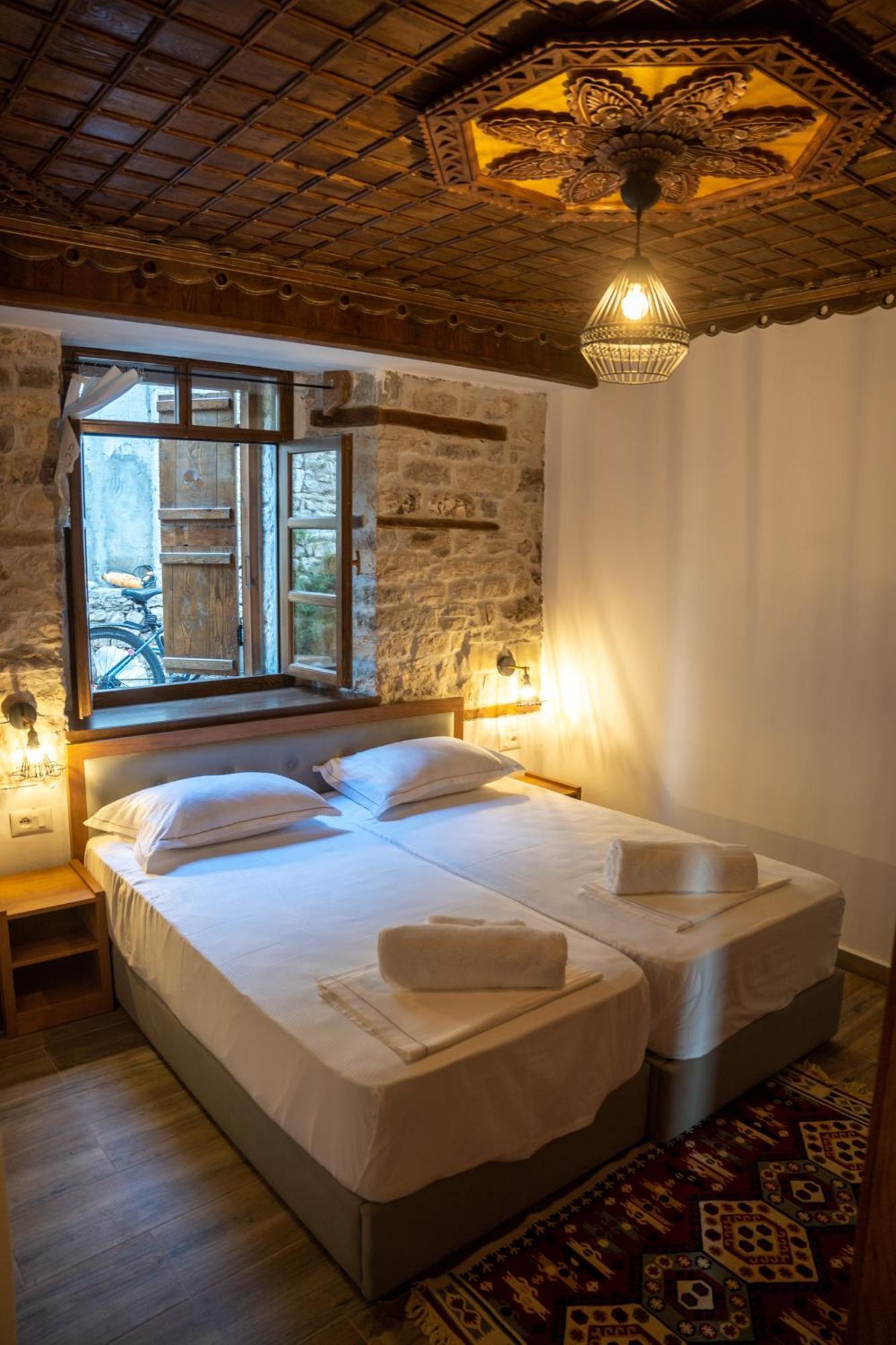 Hotel Kapllani Berat Szoba fotó
