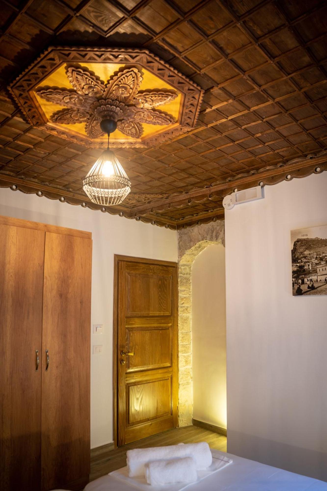 Hotel Kapllani Berat Szoba fotó
