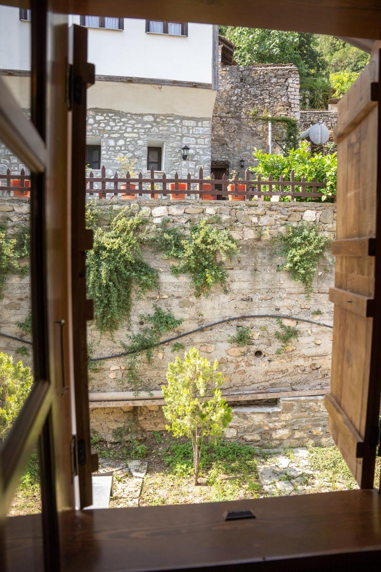 Hotel Kapllani Berat Szoba fotó