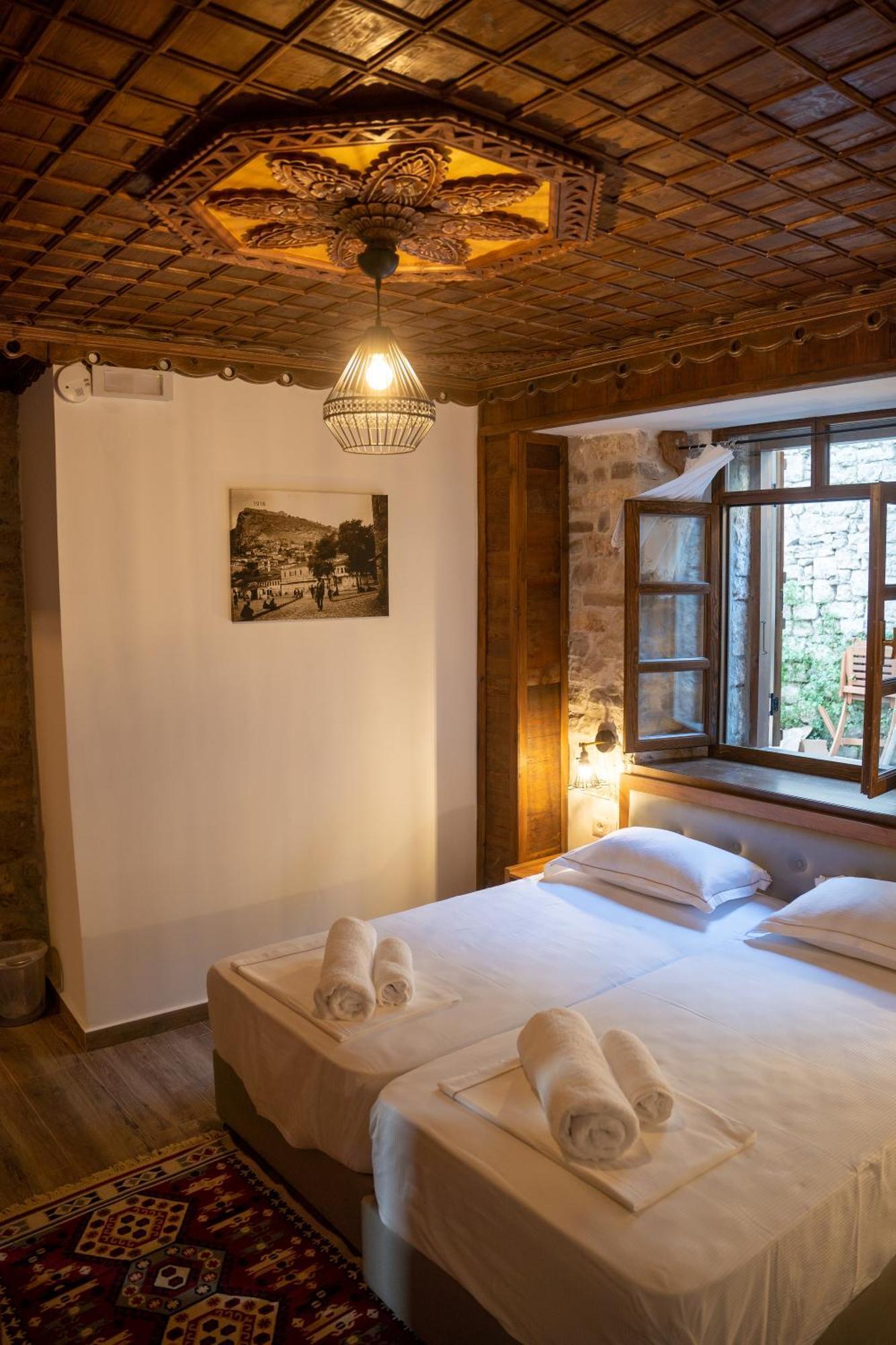 Hotel Kapllani Berat Szoba fotó