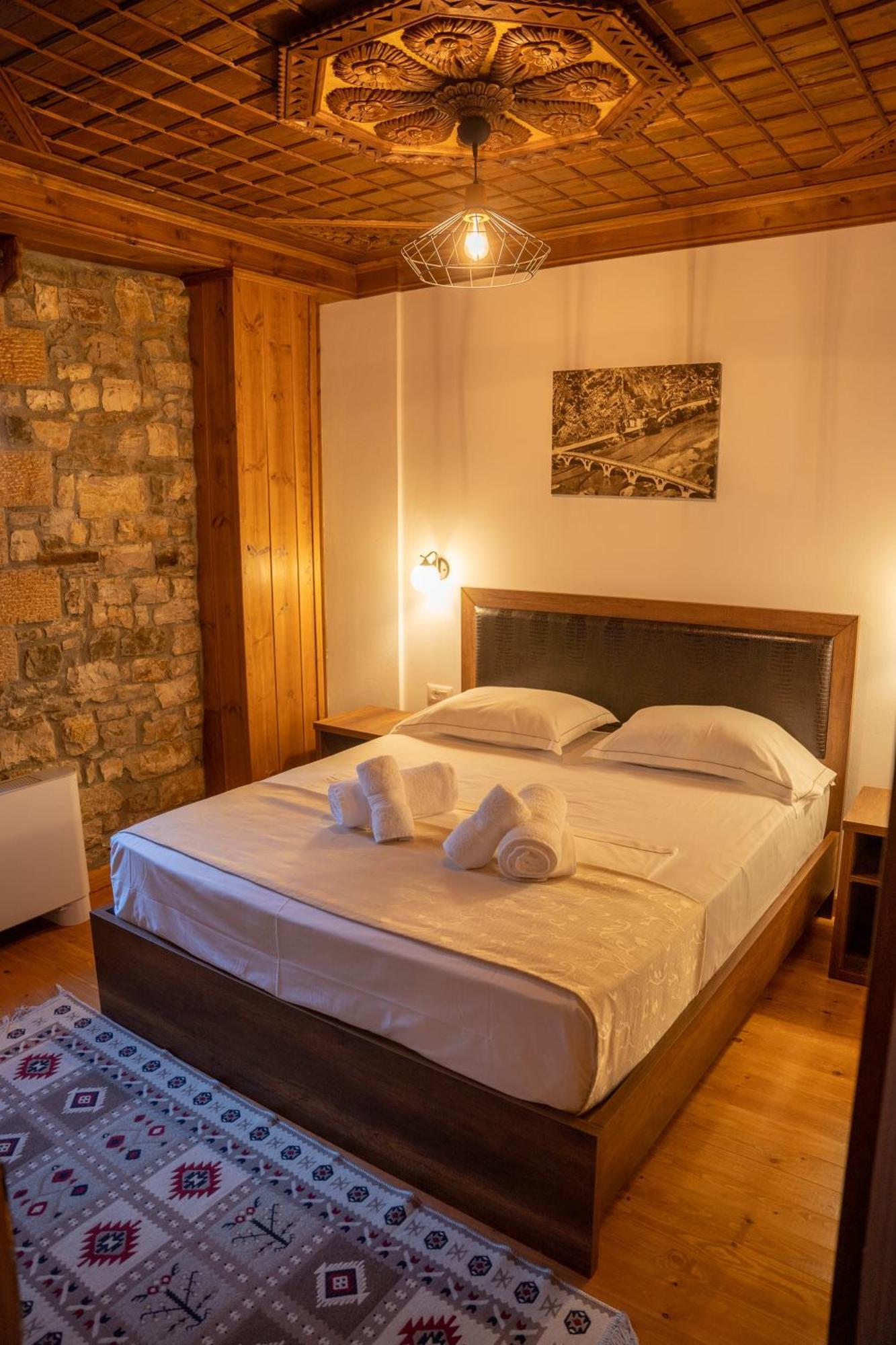 Hotel Kapllani Berat Szoba fotó